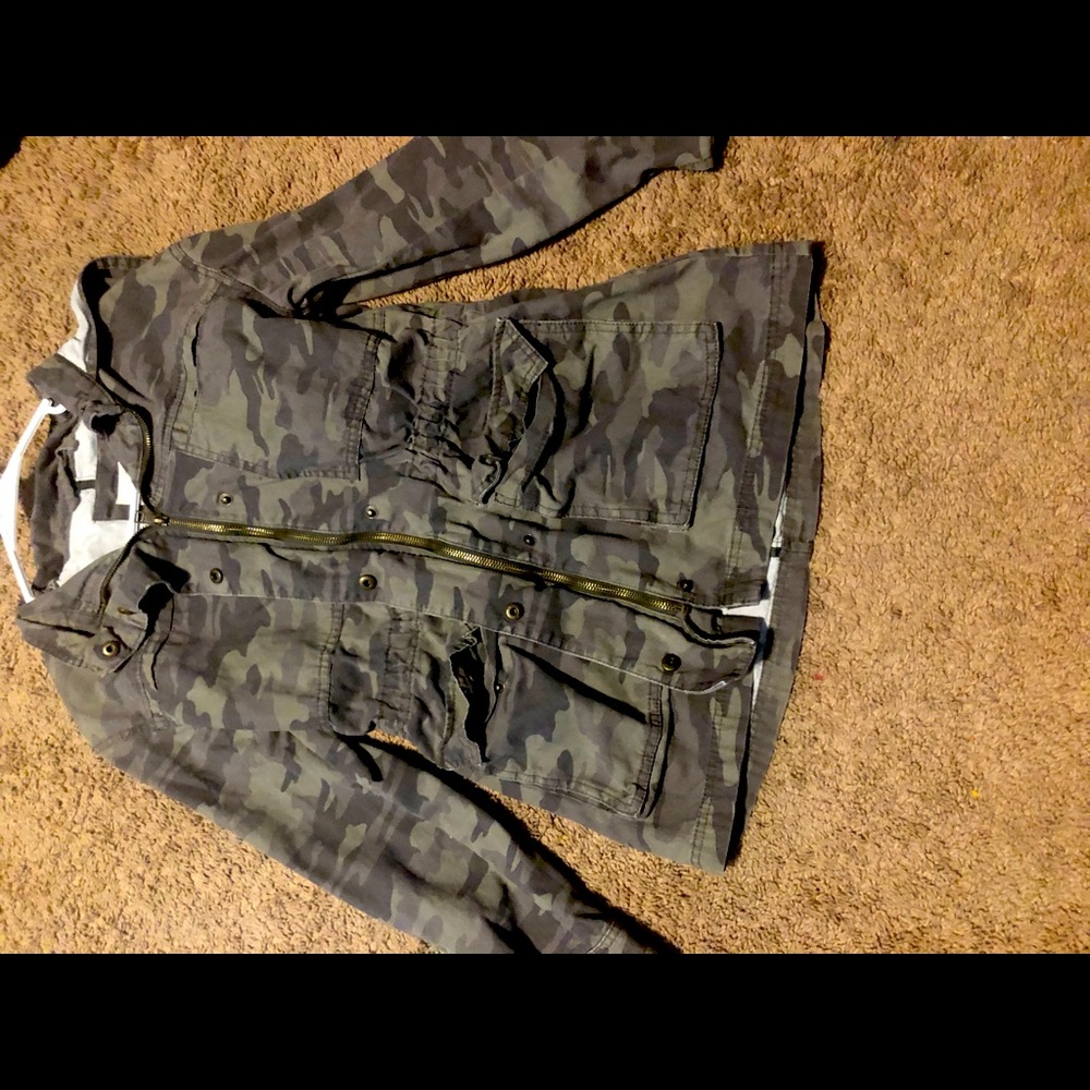 Camo light weight jacket